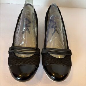 Anne Klein Sport black slip-on flat shoes size 7.5 M